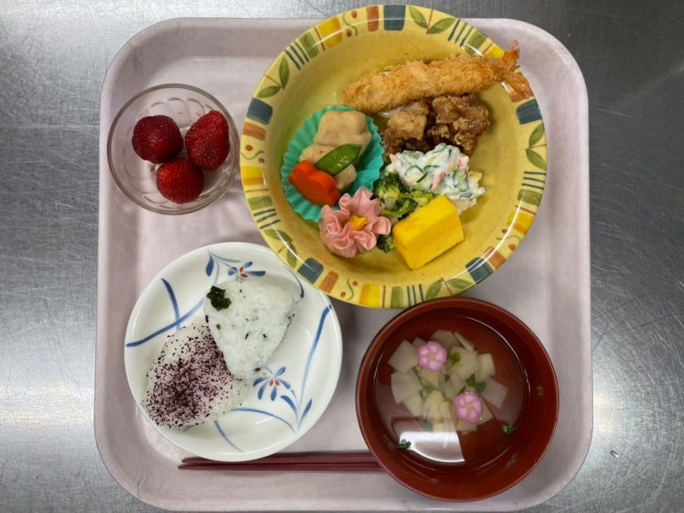 お花見プレート🌸|委託給食会社の(株)MOSウイング 福岡県北九州市
