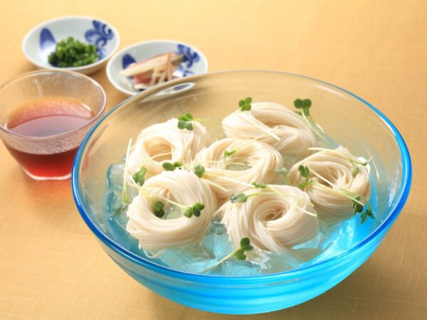 親戚が集まるお盆に。涼しく楽しむ そうめんアレンジ